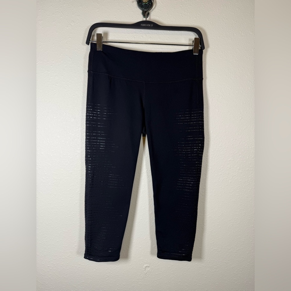Athleta Gel Chaturanga Capri Black Women Medium Activewear Gym Stretch - Picture 3 of 12